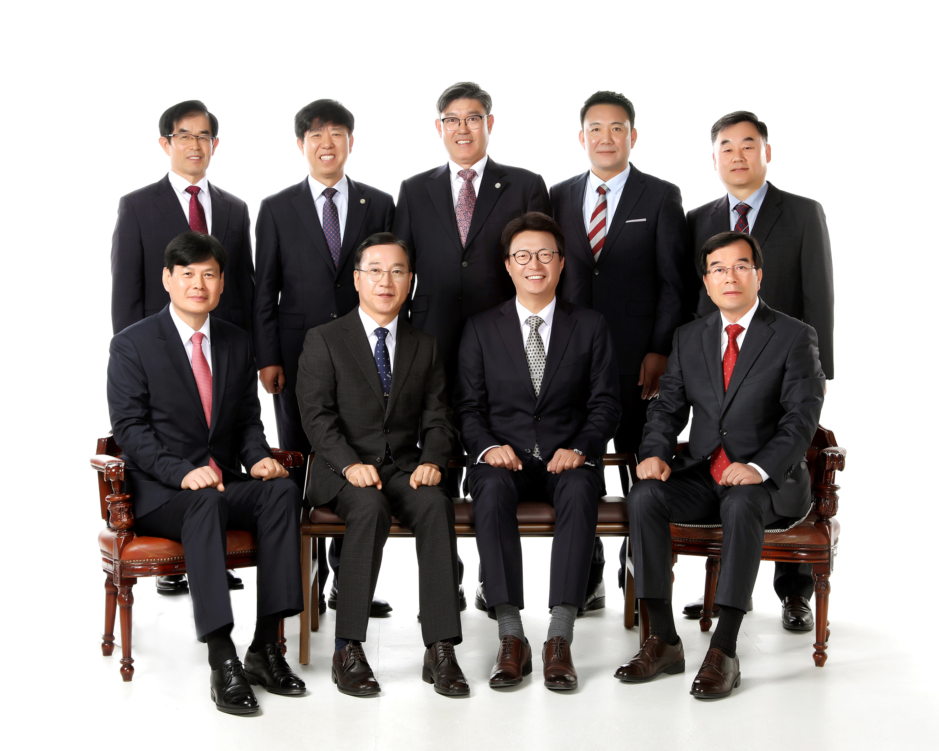 임원 단체(홍보용).jpg